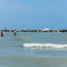 La spiaggia ed il mare di fronte all'Hotel Corallo (9)