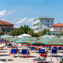 La spiaggia ed il mare di fronte all'Hotel Corallo (10)