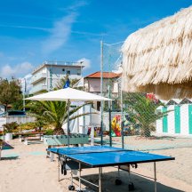 La spiaggia ed il mare di fronte all'Hotel Corallo (12)